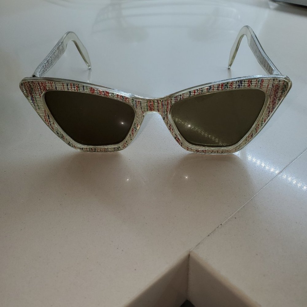 TRUE VINTAGE SUNGLASSES